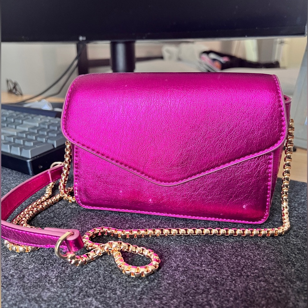 Mango Fuchsia Crossbody Bag with Gold Chain